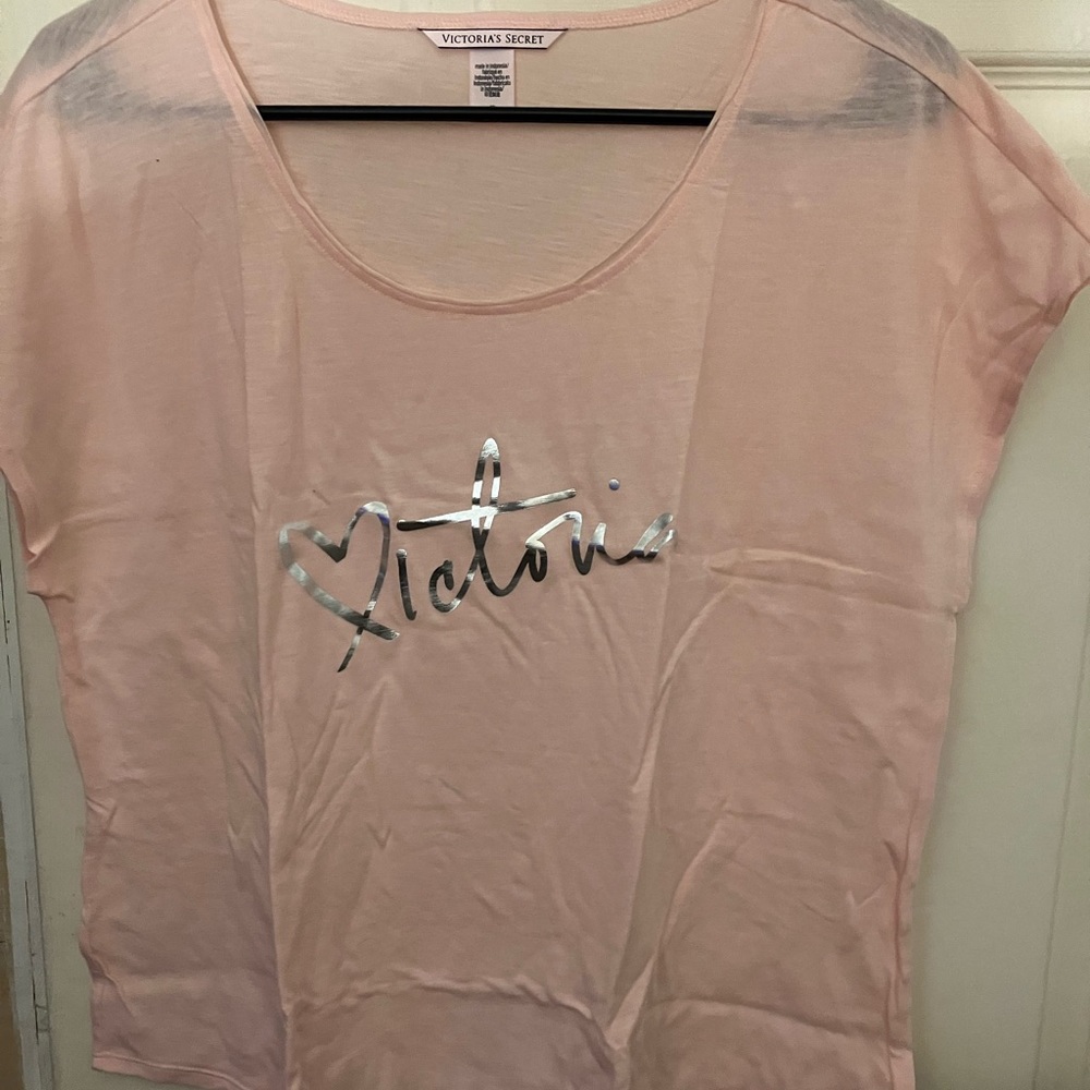 NWT Victoria's Secret Victoria Script Logo Sleep T-Shirt Pink M NEW